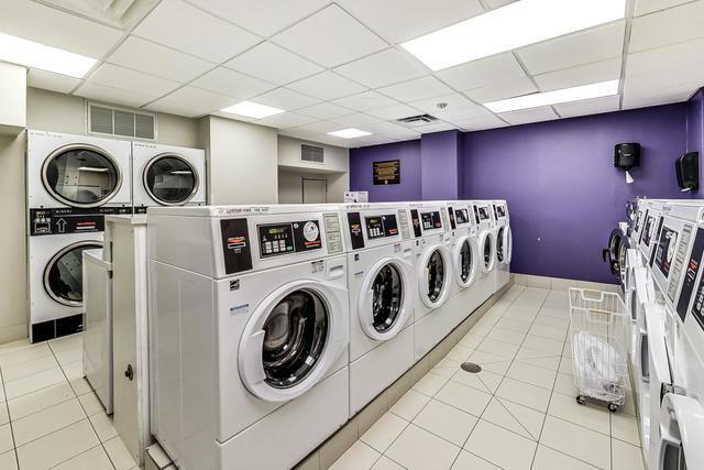 Building Photo - 2650 N Lakeview Ave