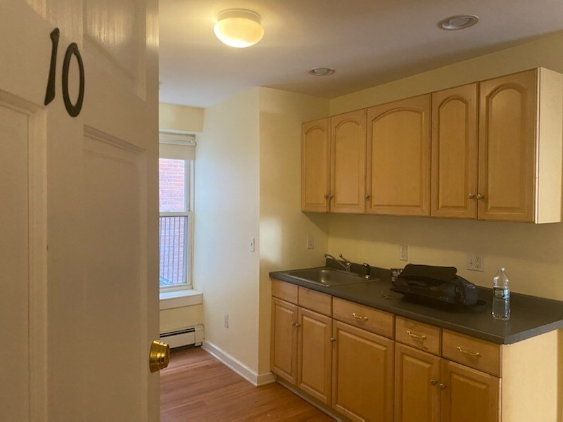 Building Photo - 28 Fleet St