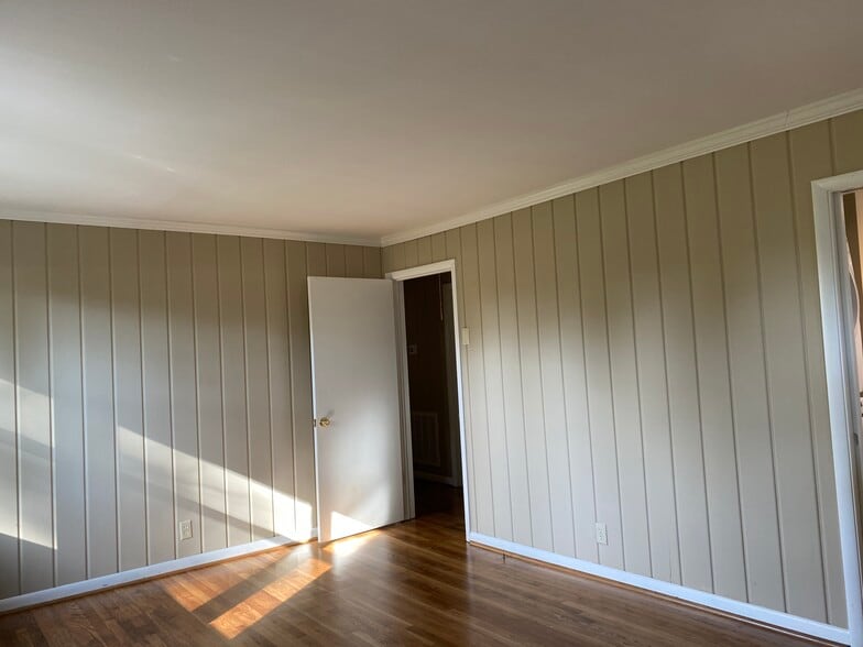 Building Photo - 3003 Oakland Ave