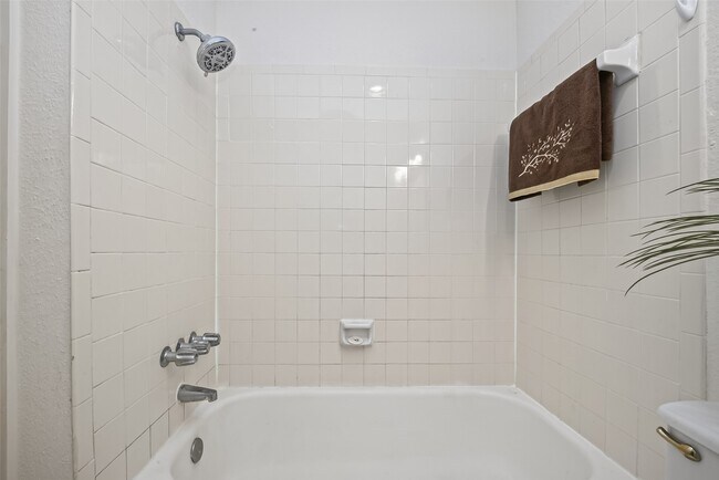 Building Photo - 9435 Pagewood Ln