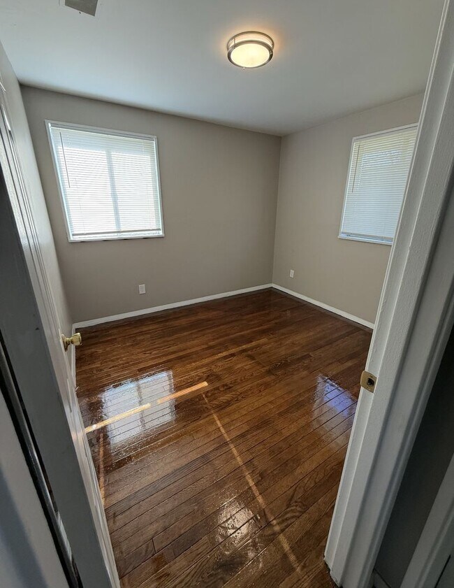 Building Photo - Newly updated 3-bedroom, 2-bath home - Open To Section 8