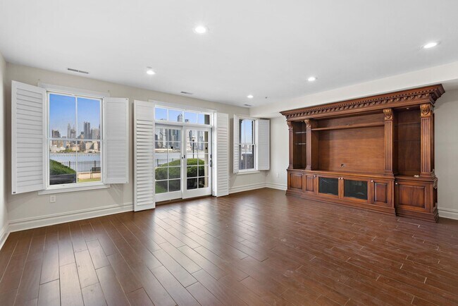 Building Photo - 16 Regency Pl