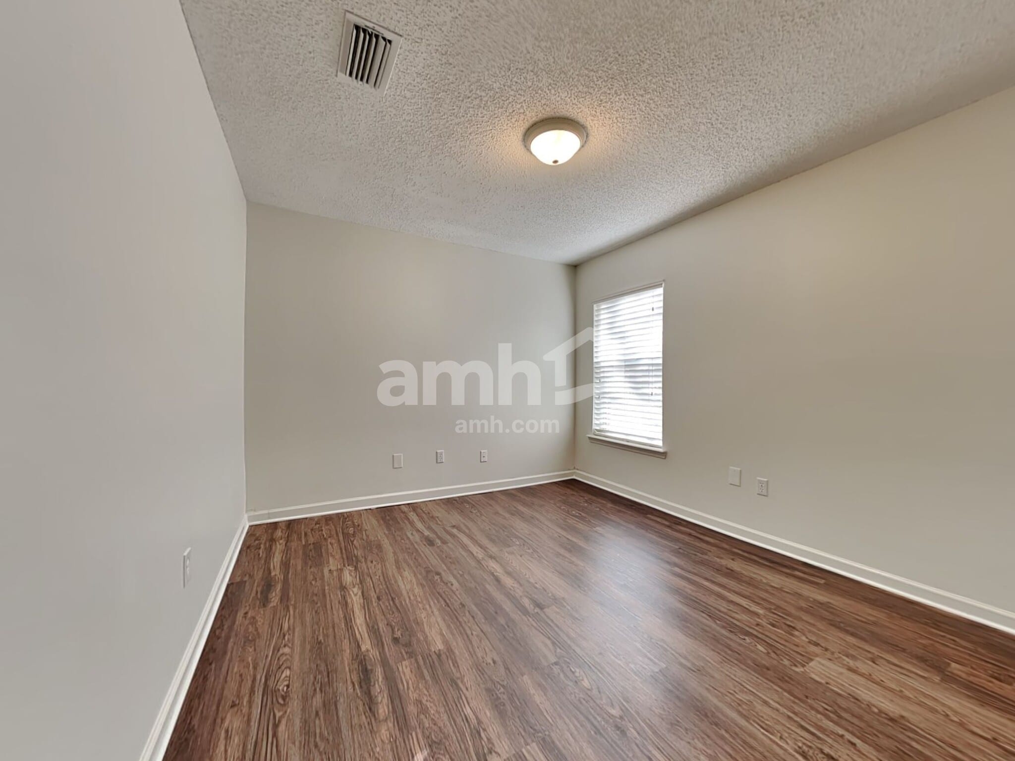 Building Photo - 5682 Shady Pine St S