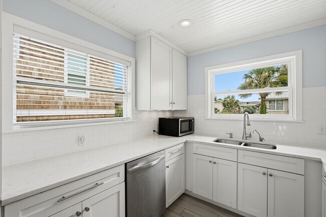 Building Photo - Live Close To The Beach