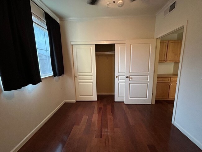 Building Photo - Nice condo located in Balboa Park. Water/Sewer/Garbage included