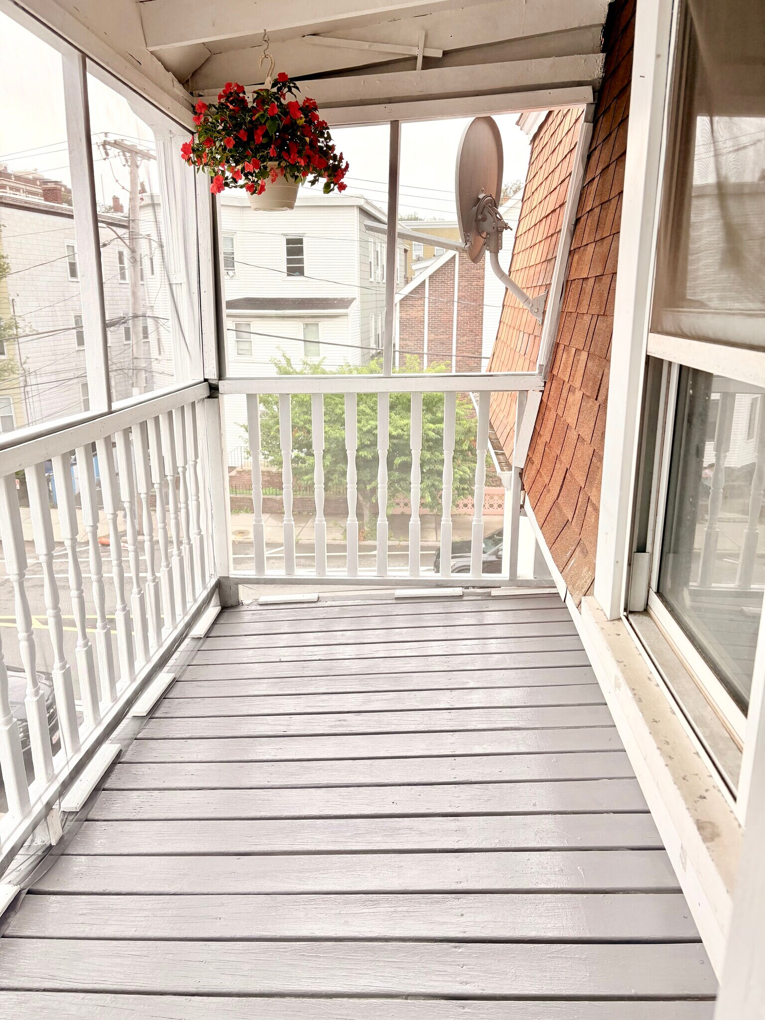 Balcony - 31 Temple St