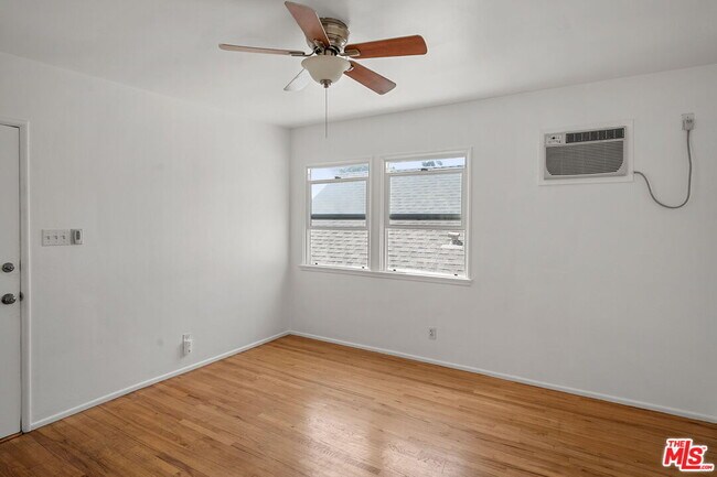 Building Photo - 2231 Laverna Ave
