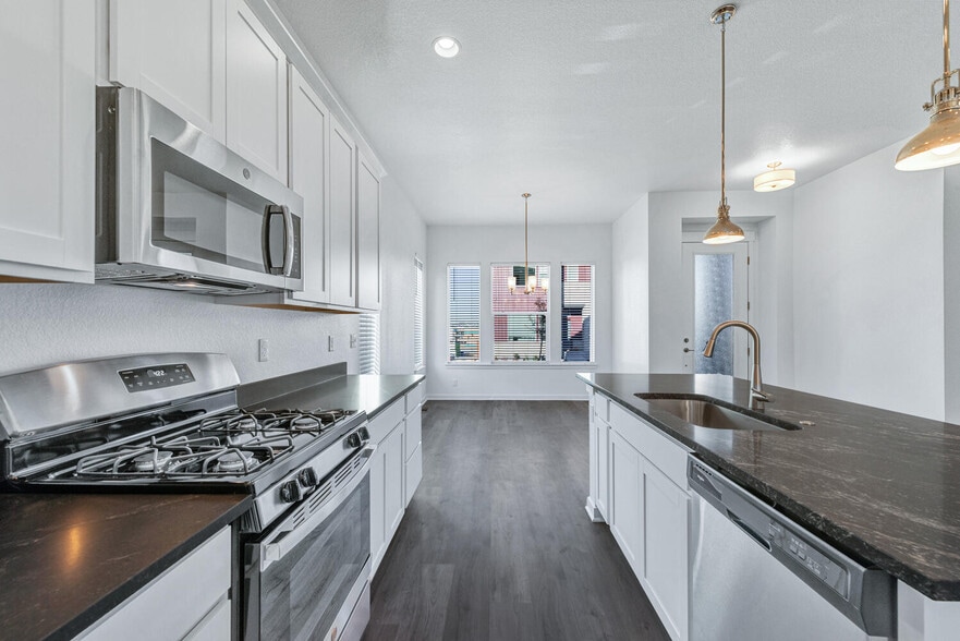 Building Photo - 1964 W 166th Dr