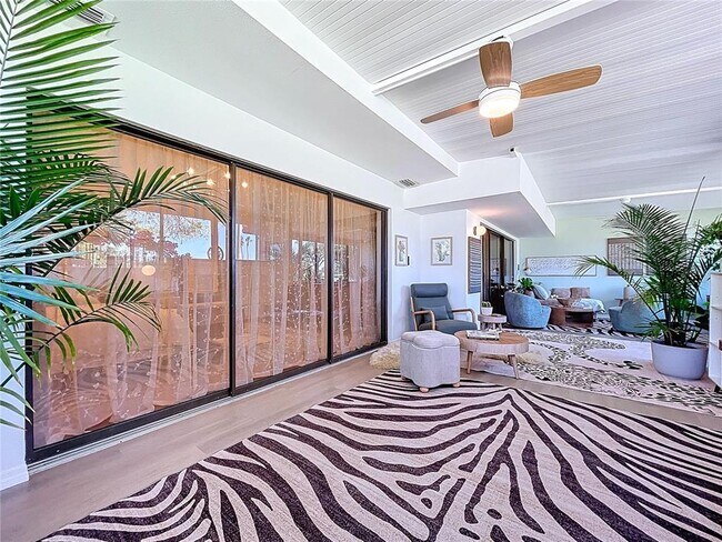 Building Photo - 4646 La Jolla Dr