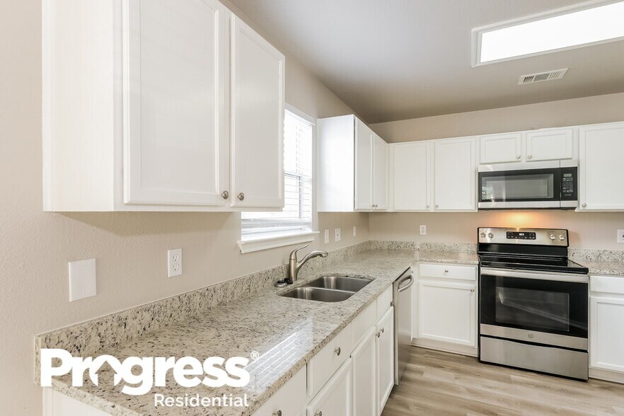 Building Photo - 16706 Shipshaw River Dr