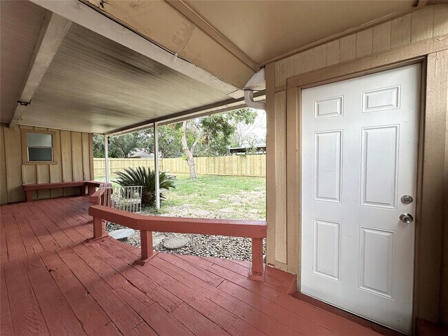 Building Photo - 6102 Howland Ct