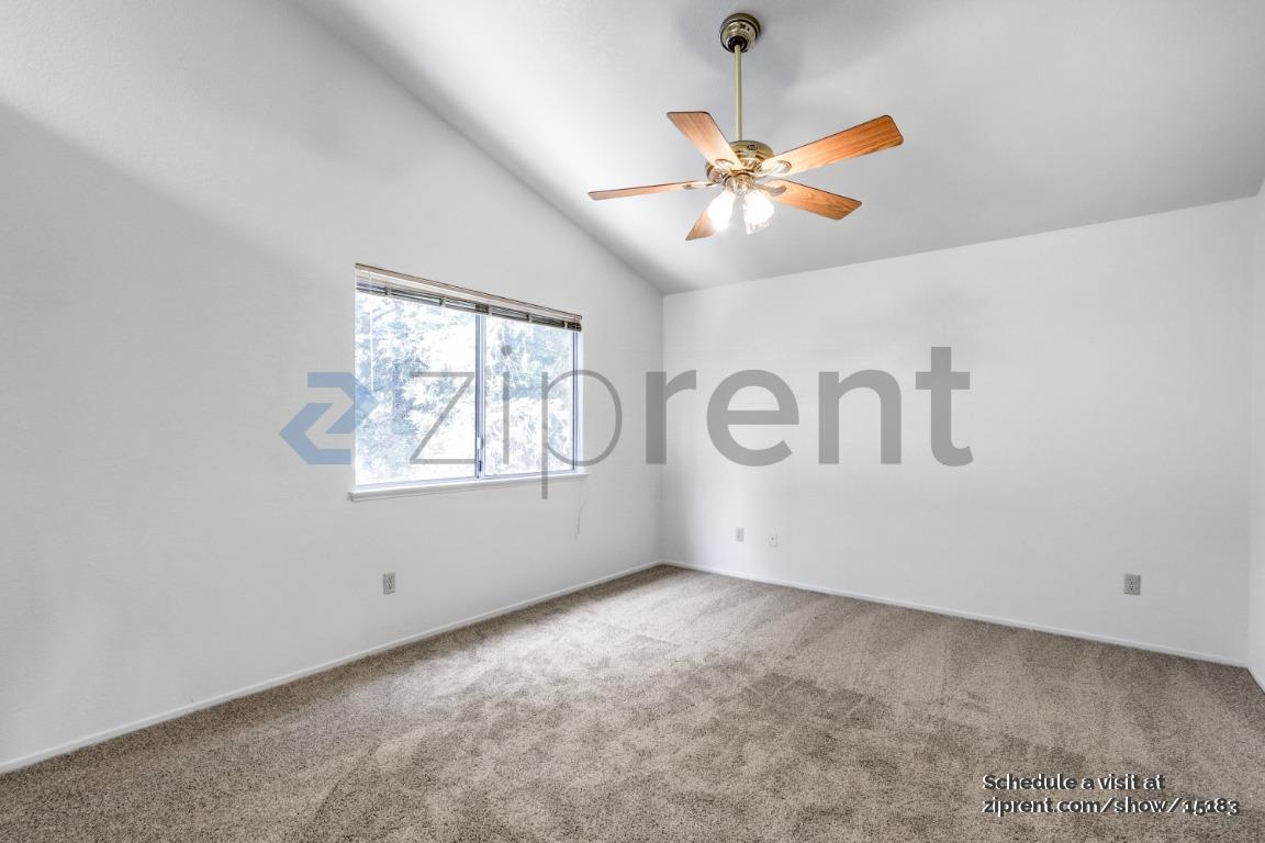 Building Photo - Unit
