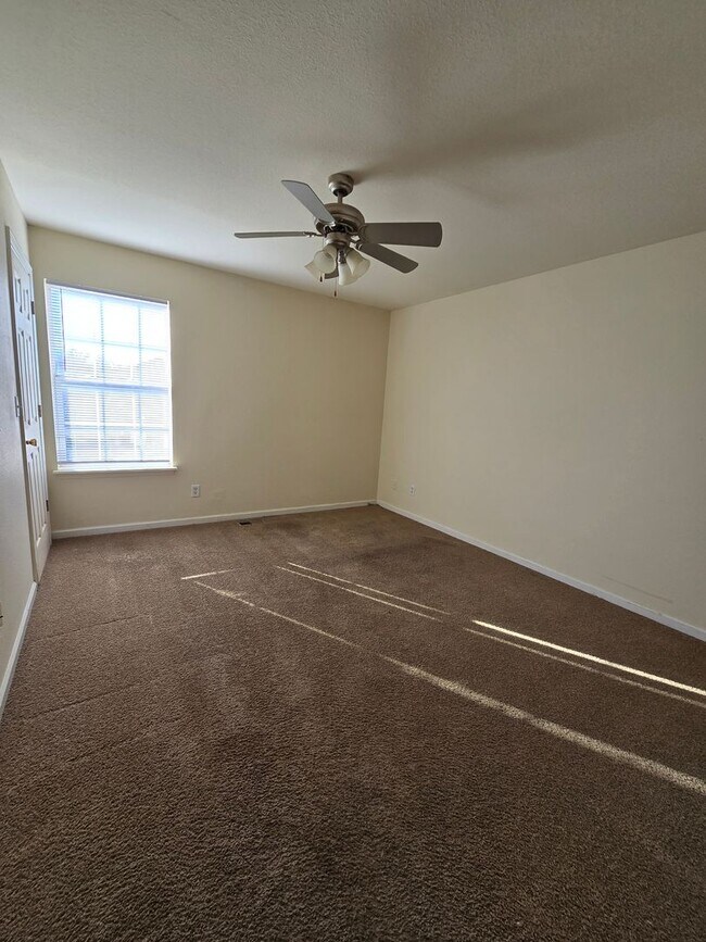 Building Photo - 5505-5507 Volunteer Dr.