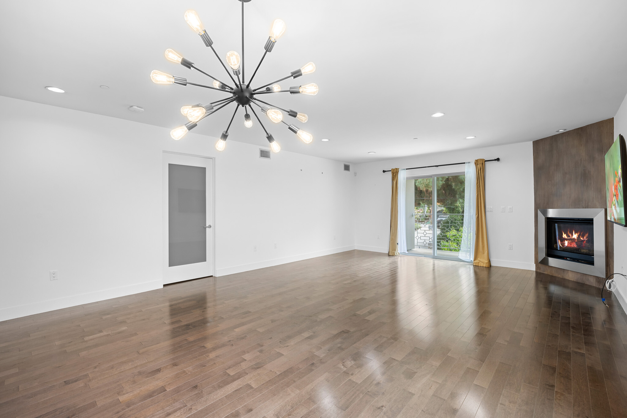 Building Photo - 11023 Fruitland Dr