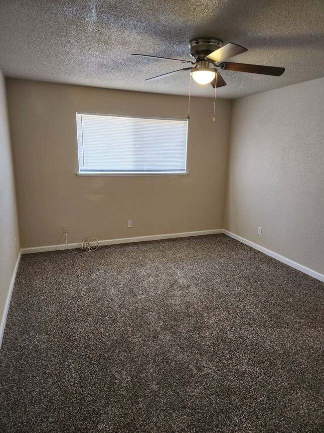 Building Photo - 19864 Gas Point Rd