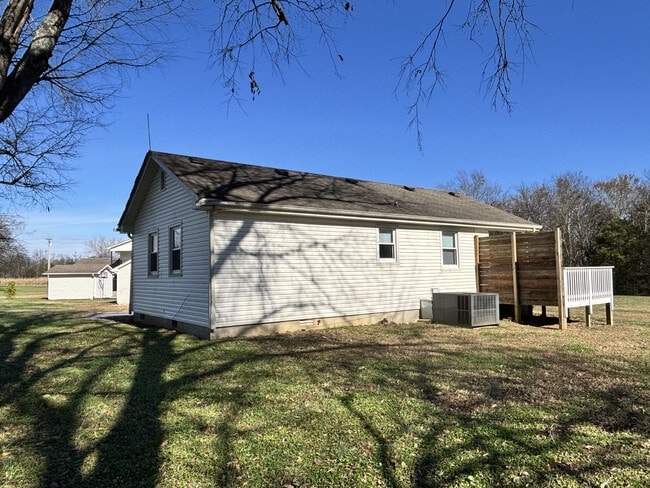 Building Photo - 2039 W Jefferson Pike