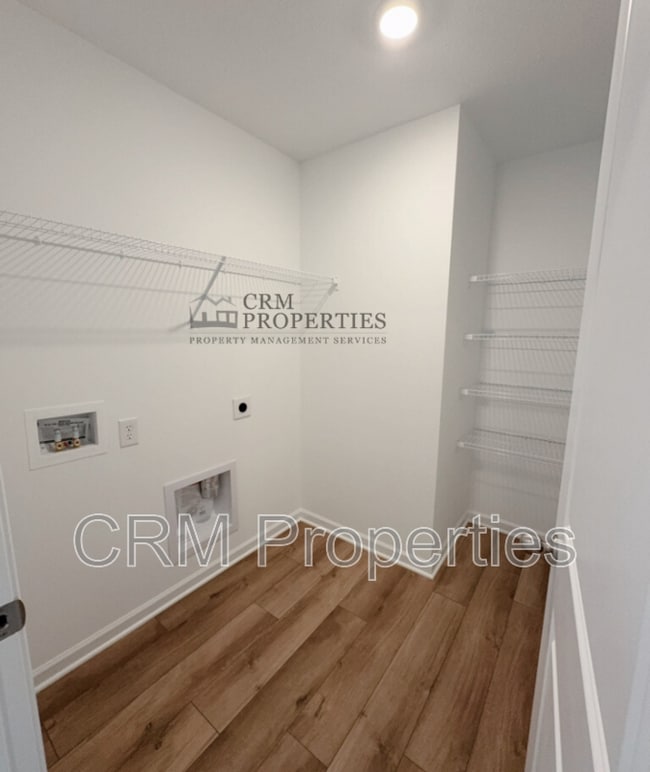 Building Photo - 3449 Briarwick Dr