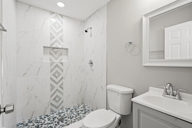Building Photo - 2505 Lourdes Dr W
