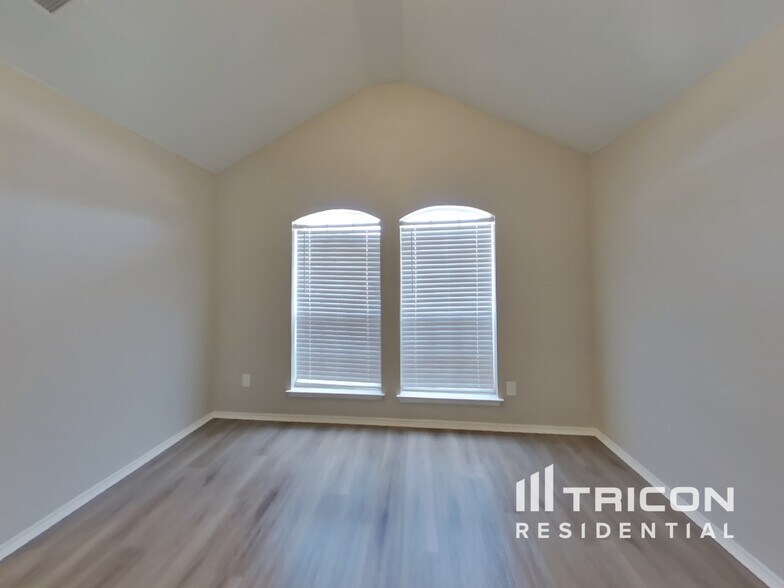 Building Photo - 1505 Nightingale Ct