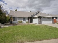 Building Photo - 110 Detert Ln