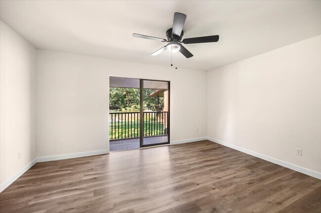 Building Photo - Flexible Lease Options! 2BR/2BA Townhome w...