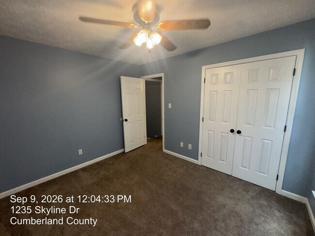 Building Photo - 1235 Skyline Dr