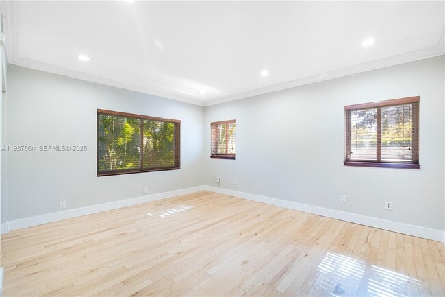 Building Photo - 1375 N Biscayne Point Rd