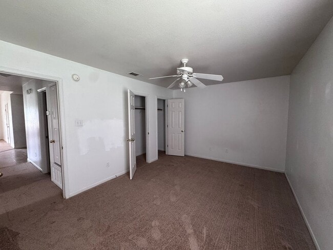 Building Photo - 1430 Shoshoni Trail