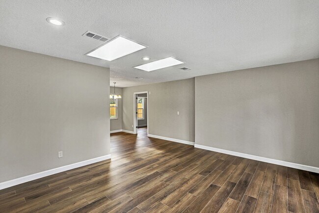 Building Photo - Renovated 3 bedroom/ 2 bathroom home in Mandarin