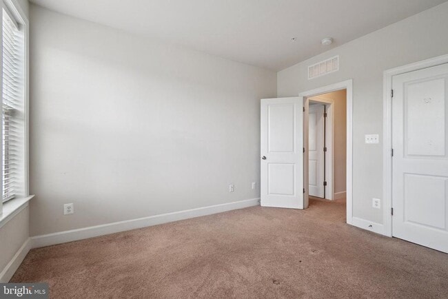 Building Photo - 14921 River Walk Way