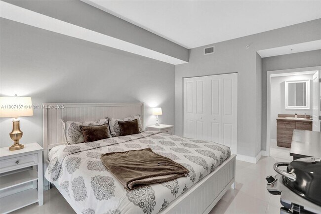 Building Photo - 400 Sunny Isles Blvd