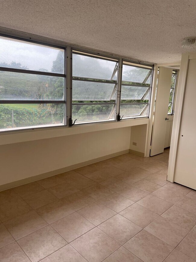 Building Photo - 2BR/2BA with lanai and spectacular ocean v...