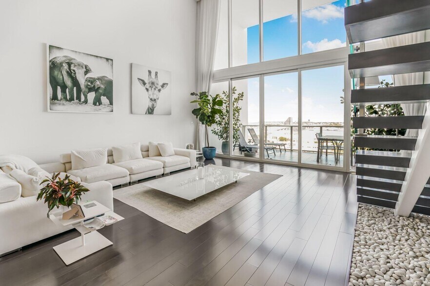 Building Photo - 1040 Biscayne Blvd