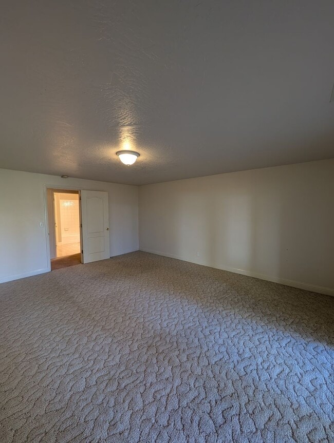 Building Photo - 1366 Delphic Way