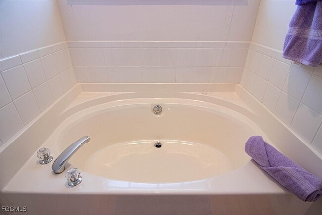 Building Photo - 3032 SW 10th Ave