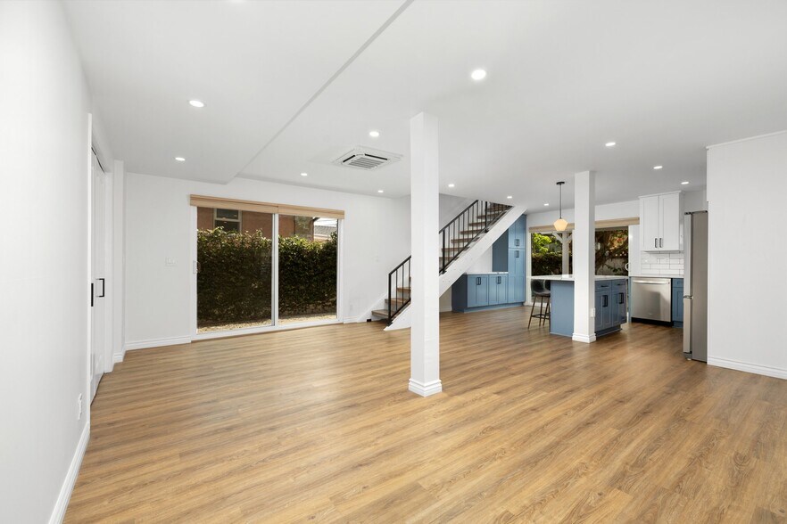 Building Photo - 3852 W 157th St