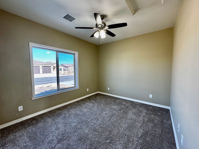 Building Photo - Very Clean Newer Mohave Valley Home