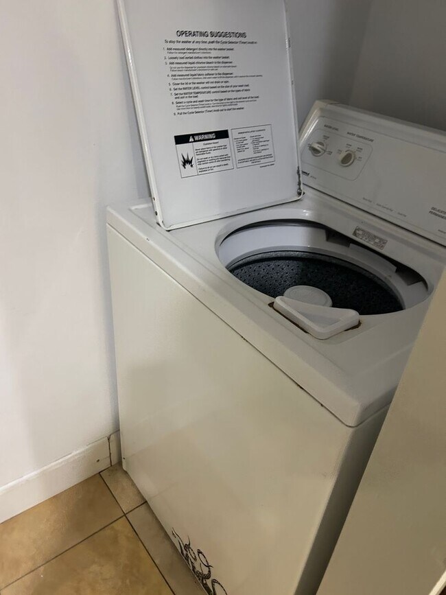 Building Photo - 909-911 Connecticut