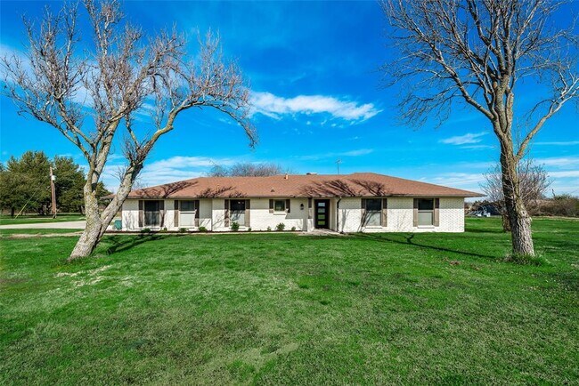 Primary Photo - 16 Estates Rd