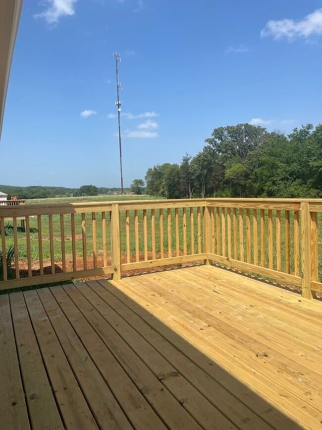 Building Photo - 488 Labrador Dr