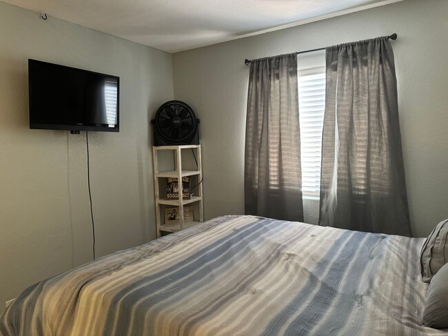 Building Photo - SHORT TERM WINTER RENTAL 1-BR Condo with Private Dock at Rio Vista