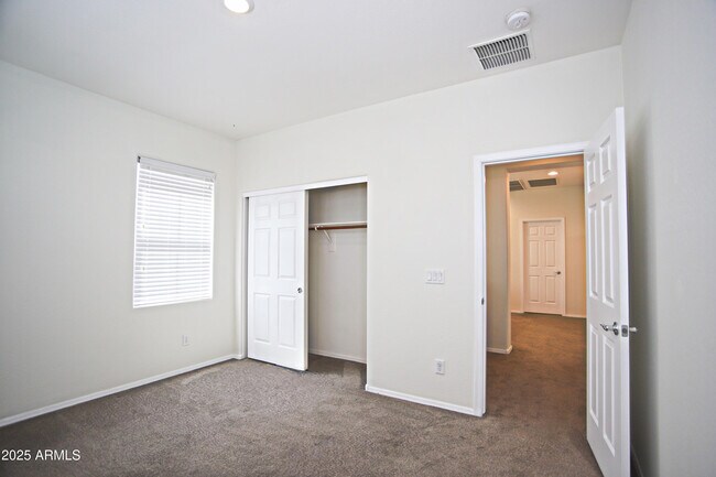 Building Photo - 1090 W Caroline Ln