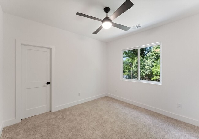 Building Photo - 2006 St John St