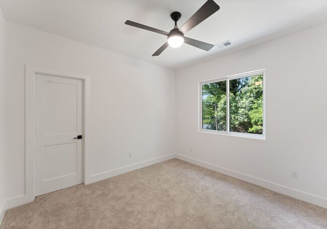 Building Photo - 2006 St Johns St