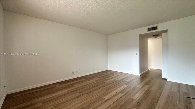 Building Photo - 413 Lakeview Dr