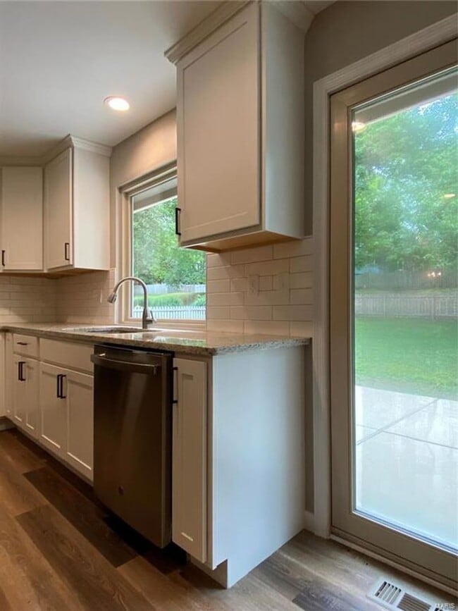 Building Photo - 762 La Feil Dr