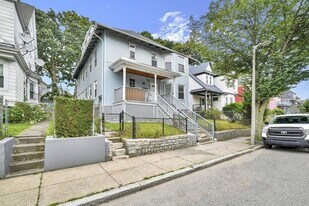 Building Photo - 102 Radcliffe St