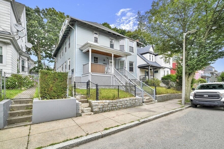 Primary Photo - 102 Radcliffe St
