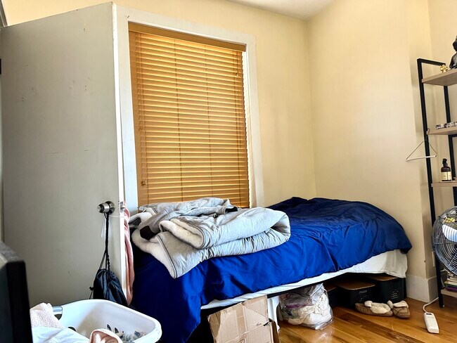 Building Photo - 108 Myrtle St