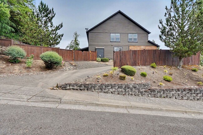 Building Photo - 1321 Chapman Hill Dr NW